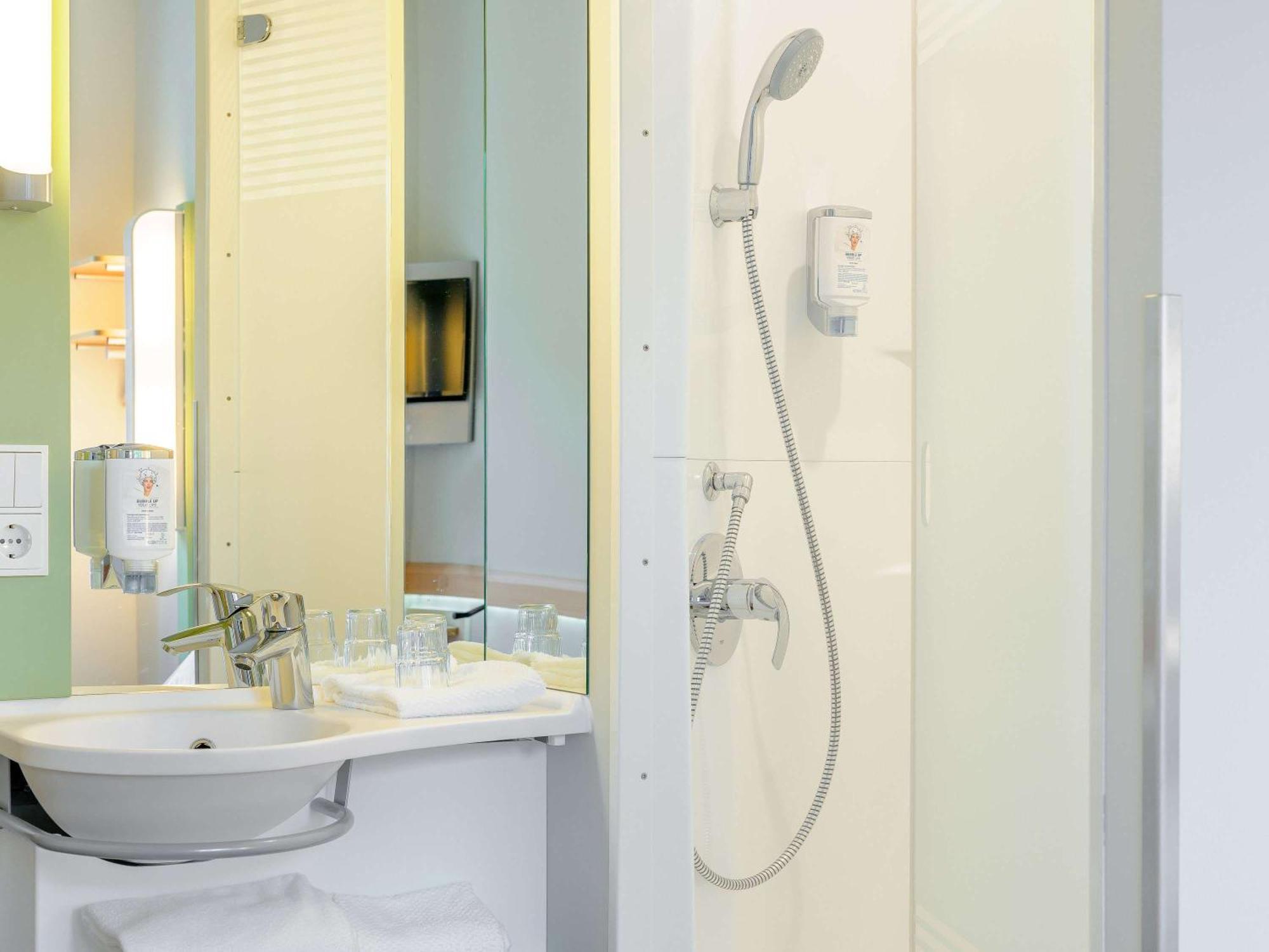 Ibis Budget Frankfurt City Ost Frankfurt am Main Bagian luar foto